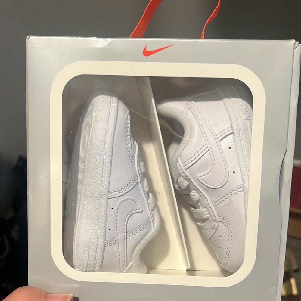 Nike White Sneakers Classic Design